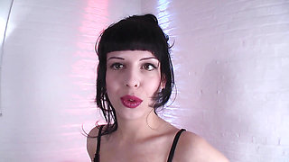 Sarina - The dark-haired stockings girly