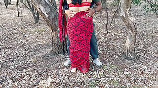 Horny Indian Housewife Cheating with Friend - Giving Deep Throat in Outdoor - Saree Sex