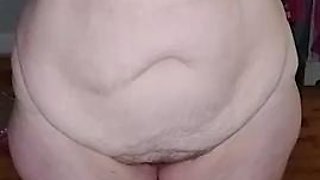 Hot MILF Does Morning Naked Yoga!