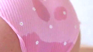 Perfect Pink Pussy Peeing a Lot