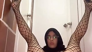 Arab with very hairy vagina, expands her anus and fucks on all fours