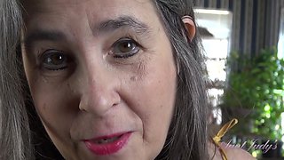 Grace Encourages You to Masturbate with Her