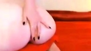 amateur bantikgirl flashing ass on live webcam