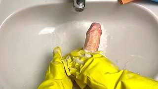 Hot Housewife Washes Dildo After Her Pussy