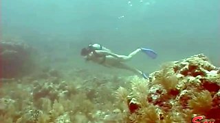 Nude girl underwater erotic video