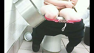 Chunky white amateur woman filmed from front in the toilet