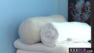 Perfect oral sex by exciting big bum cougar