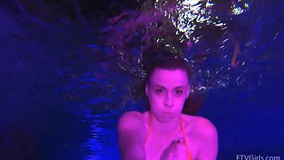 Outdoor fingering in the pool with gorgeous Lily and her friend
