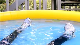 Young amateur teen in solo masturbation getting kinky