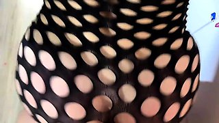 Hot housewife in tight dress, bouncy arse at kitchen pounds