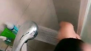 Seducing BF when taking shower, ends up squirting a lot