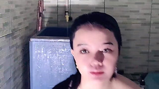 Real Amateur Girl Masturbates Until She Cums