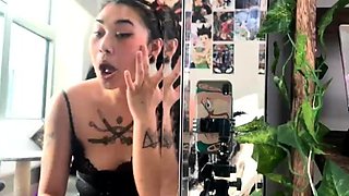 Amateur czech teen in her first toy induced orgasm