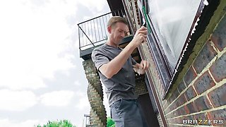 Scarlett Starr's curvy video by Brazzers Exxtra