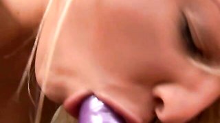 Lez Cuties - skinny smut