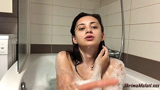 Solo pussy play with a big natural toy in the bath