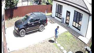 Der vollbusige Teenager erwischte BFs Schwanz im Freien!