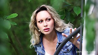 Erotic FFM threesome with hot Lenina Crowne and sexy Karina King