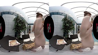 Mysterious Present - Virtual Reality And Jia Lissa