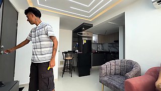 I FUCK THE GYM INSTRUCTOR IN EXCHANGE FOR FREE CLASSES