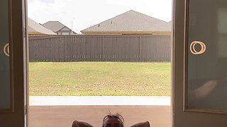Stretch with Simone Steele