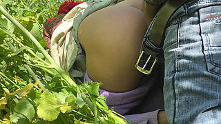 Desi Girlfriend Outside Injoy, Full XXX Video