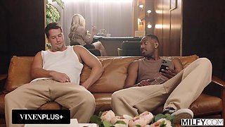 MIFLY Blonde MILF Teacher Brianna Coppage Gets Double-Teamed By Her Former Students: Porn