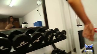 POINT-OF-VIEW cocksucking in gym with Frida Sante