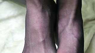 Goode Girl POV JOI sitting in black pantyhose and smoking she gives you foot fetish worship instructions