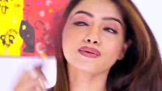 Indian babe toys her pussy on webcam
