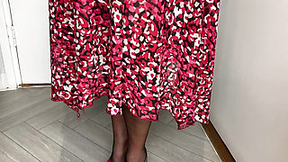 Mrs Mature Feet stripping for you