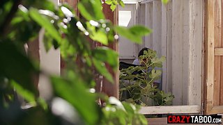 AC repairman shagged hottie Bella Rolland