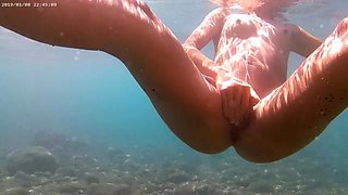 Underwater Masturbation Exhibitionist Girlfriend