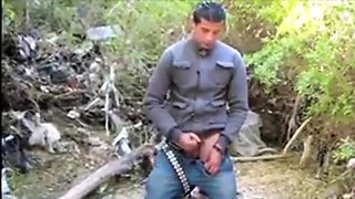 Espiando um macho latino amador se masturbando at o orgasmo