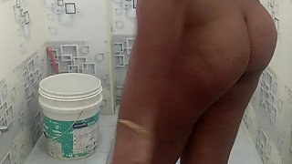 Aunty bathing viral video