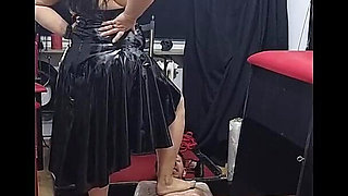 Xxl MILF Domina Trains Slave Pig with Folienbondage and Trampling