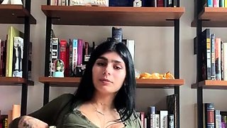 Love Chat Big Boobs Brunette Masturbating For Cam