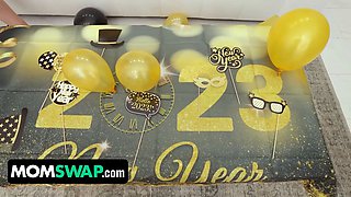 Enjoy thy neighbor part 3: home for the holidays featuring Natasha Nice & Kenzie Love - momswap