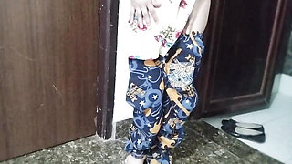 Buaa ki step daughter ko ghar me jabar dasti pakad ke pel diya