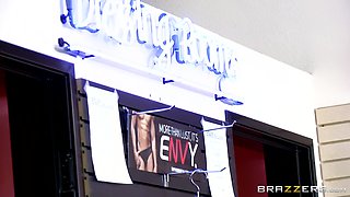 Caught At The Peephole With Jessy Jones, Bonnie Rotten, Gia Dimarco - Brazzers