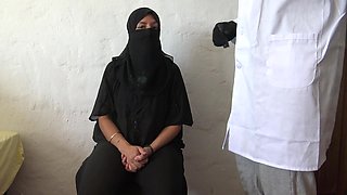 Iraqi Muslim Wife Is Shocked When She Visits African Doctor in London