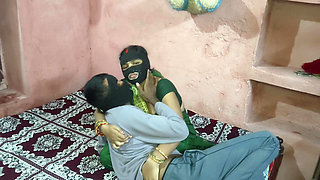 Meri pyari si aunty ki malish ki chudayi kar Dali