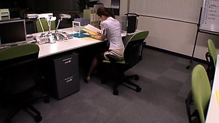 Asian amateur babe give a hot blowjob in POV