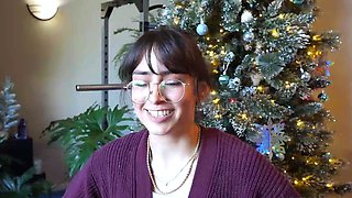 Girl In Glasses Offers Her Nice Pussy
