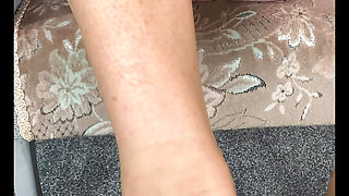Mrs Mature Feet bought a new bra