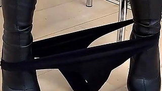 Topless Kira Queen Play Sits Down on Her Favorite Dildo!