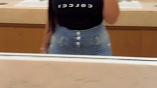 Teasing at the Mall Bathroom / Provocando No Banheiro Do Shopping