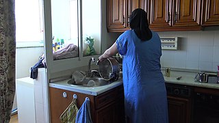 Pregnant Egyptian Wife Gets Creampied While Doing the Dishes