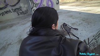 Zoe Doll Shakes That Butt on the Street