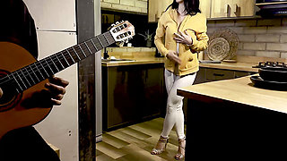BigBoobs colombian Skinny Surprises With His Music And His Big Cock, Alicia Trece - Mike Zander